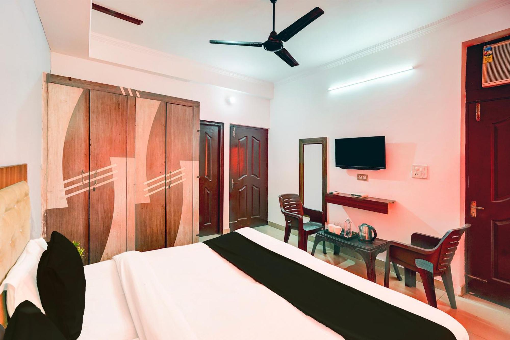 Super Hotel O Palm Dehradun Bagian luar foto