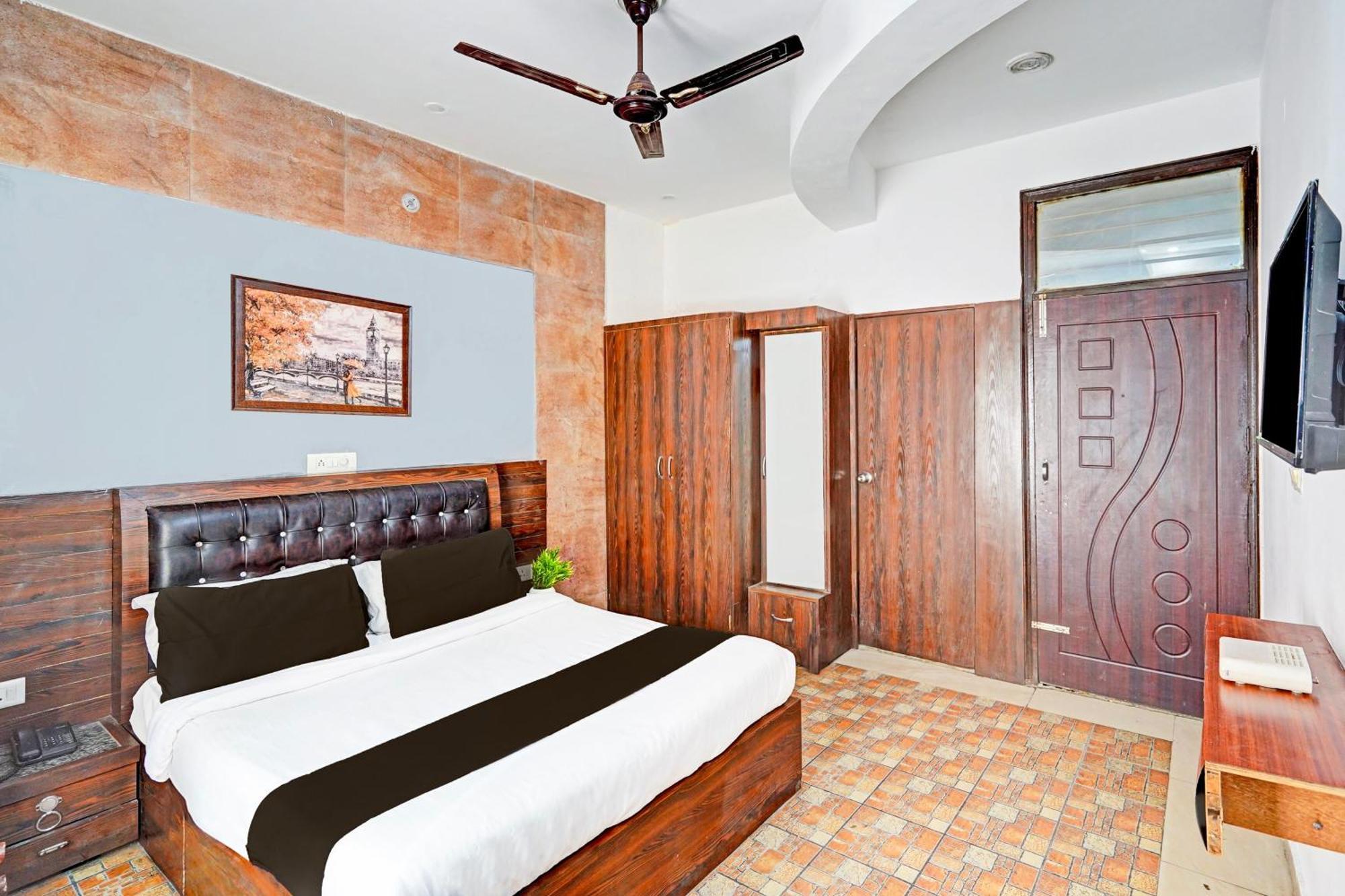 Super Hotel O Palm Dehradun Bagian luar foto