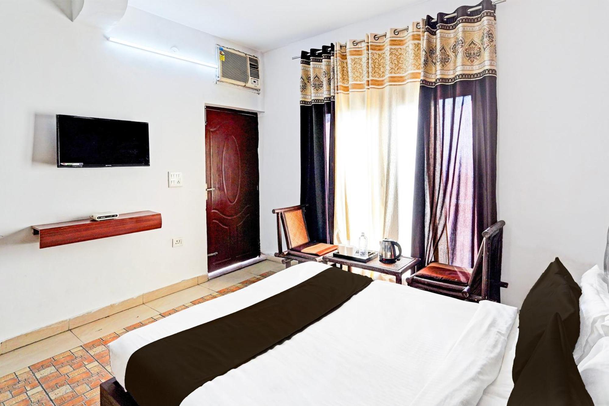 Super Hotel O Palm Dehradun Bagian luar foto