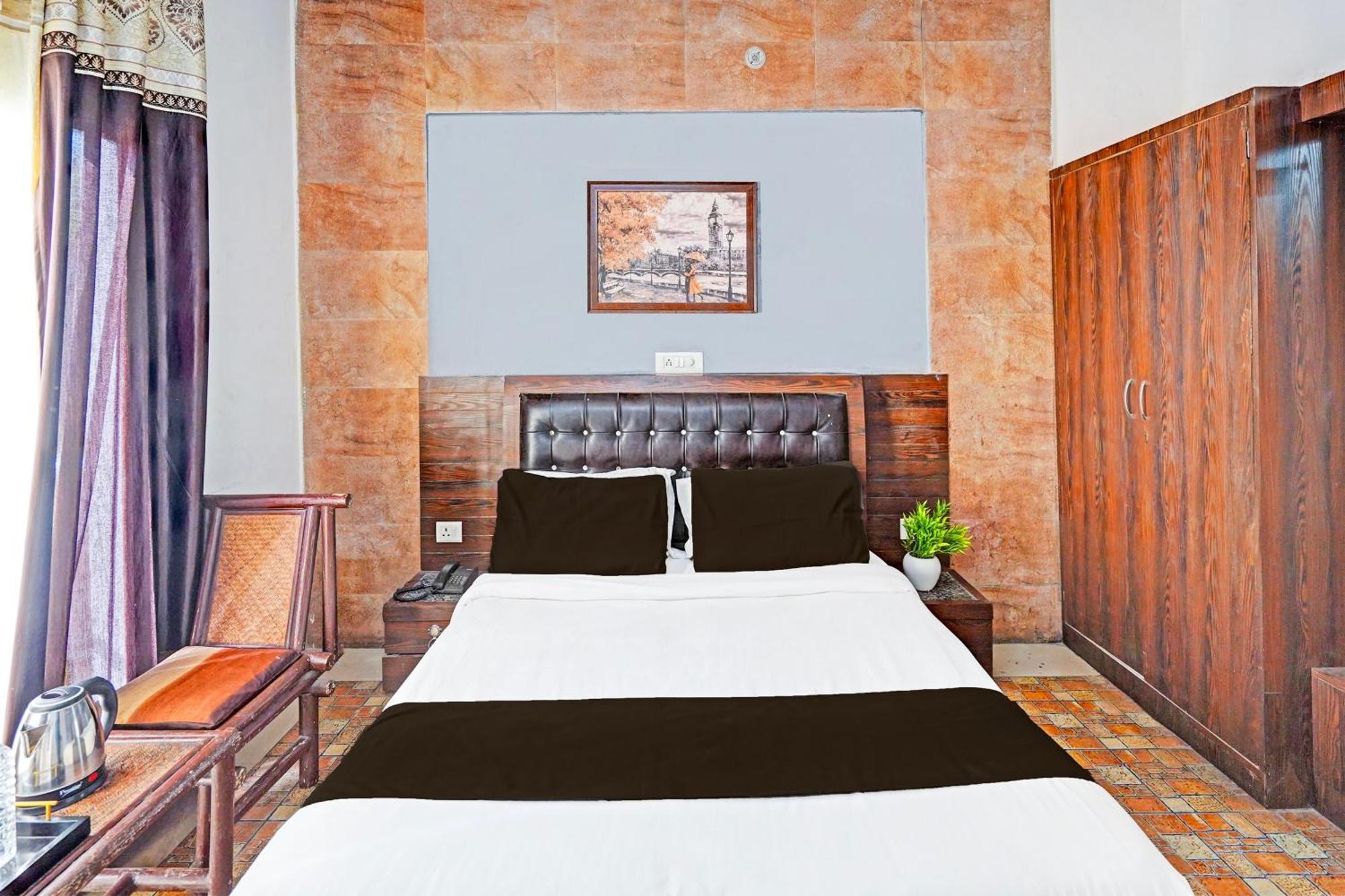 Super Hotel O Palm Dehradun Bagian luar foto